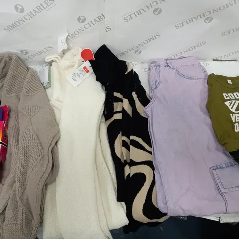BOX TO INCLUDE 50 ASSORTED CLOTHING ITEMS TOO INCLUDE TOPS , TROUSERS AND DRESSES , ETC