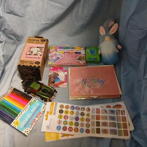 LARGE QUANTITY OF ASSORTED TOYS AND ACCESSORIES TO INCLUDE; THE BOX COLOURING PENCILS, COLOUR IN CREATIVE CRAFT KIT, LOOM BANDS KIT, GONK AND BARBIE DREAMTOPIA RAINBOW COVE PRINCESS