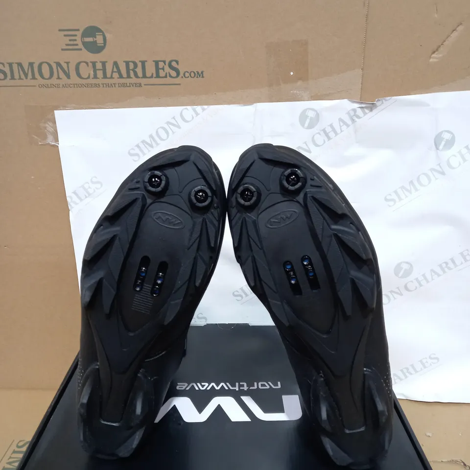 PAIR OF BOXED CELSIUS XC GTX WINTER BOOTS SIZE 10