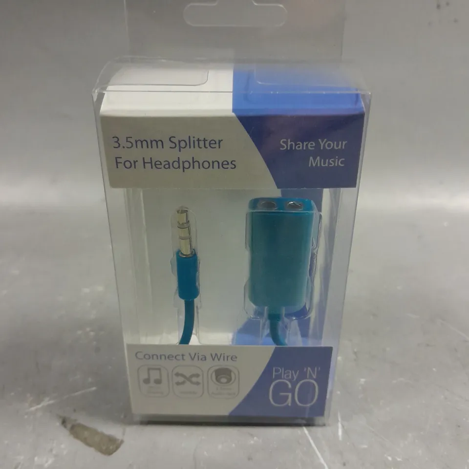 APPROXIMATELY 40 BOXED PLAY 'N' GO 3.5MM HEADPHONE SPLITTER CABLES 
