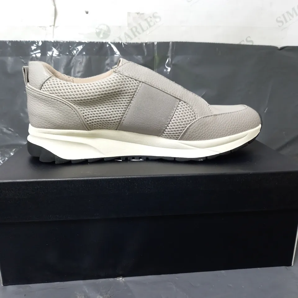 NATURALIZER LADIES SLIP ON TRAINERS GREY SIZE 5.5
