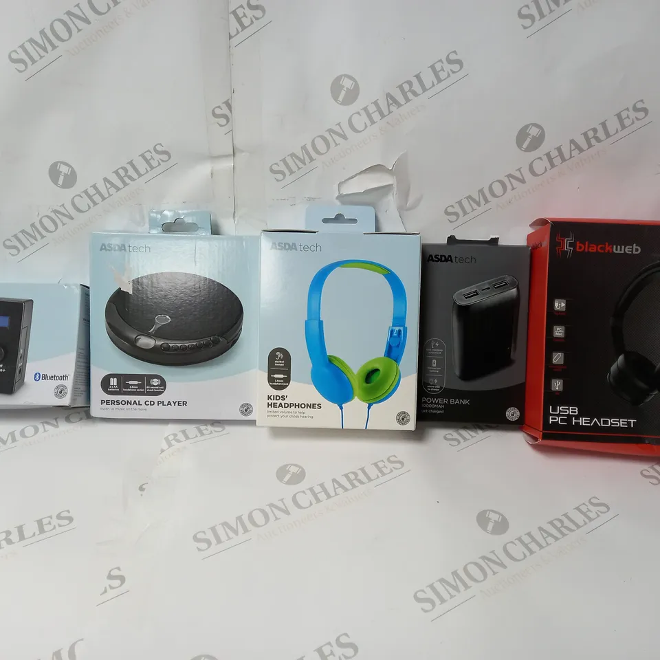BOX OF APPROX 35 ASSORTED ITEMS TO INCLUDE - KIDS WIRED HEADPHONES - POWER BANK 10000MAH - BLACKWEB USB PC HEADSET ECT