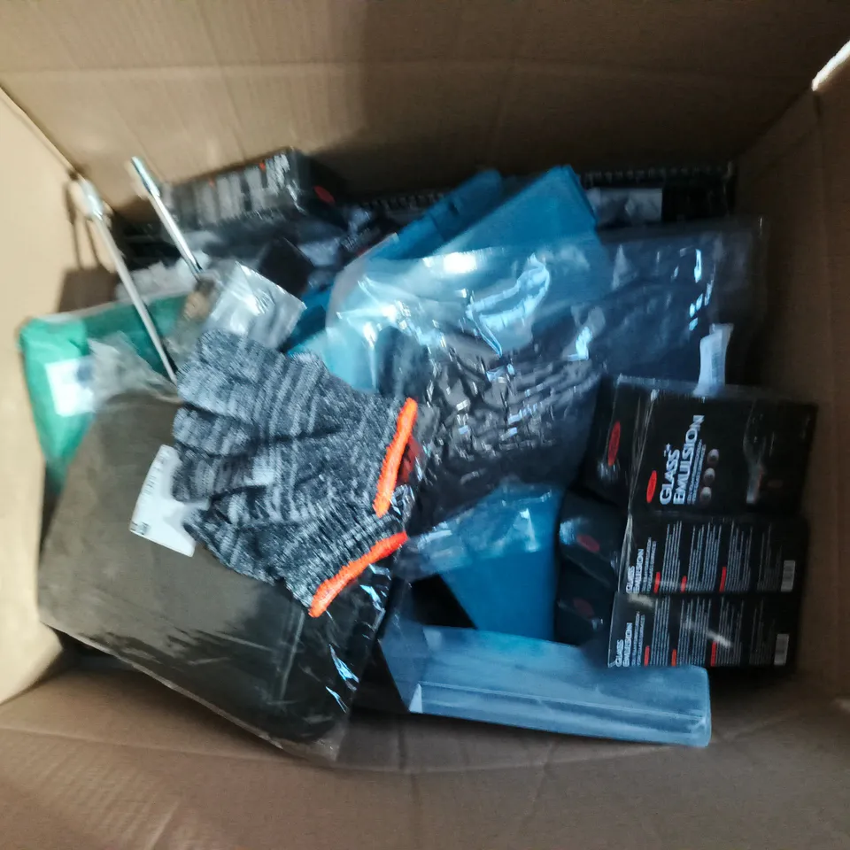 BOX OF APPROXIMATELY 20 ASSORTED CAR PARTS 