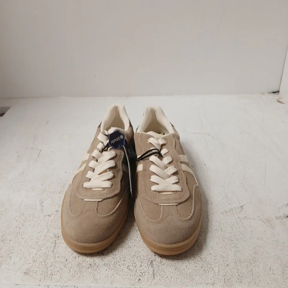STRADIVARIUS LEATHER SNEAKERS – BEIGE (UK 8, EU 41)