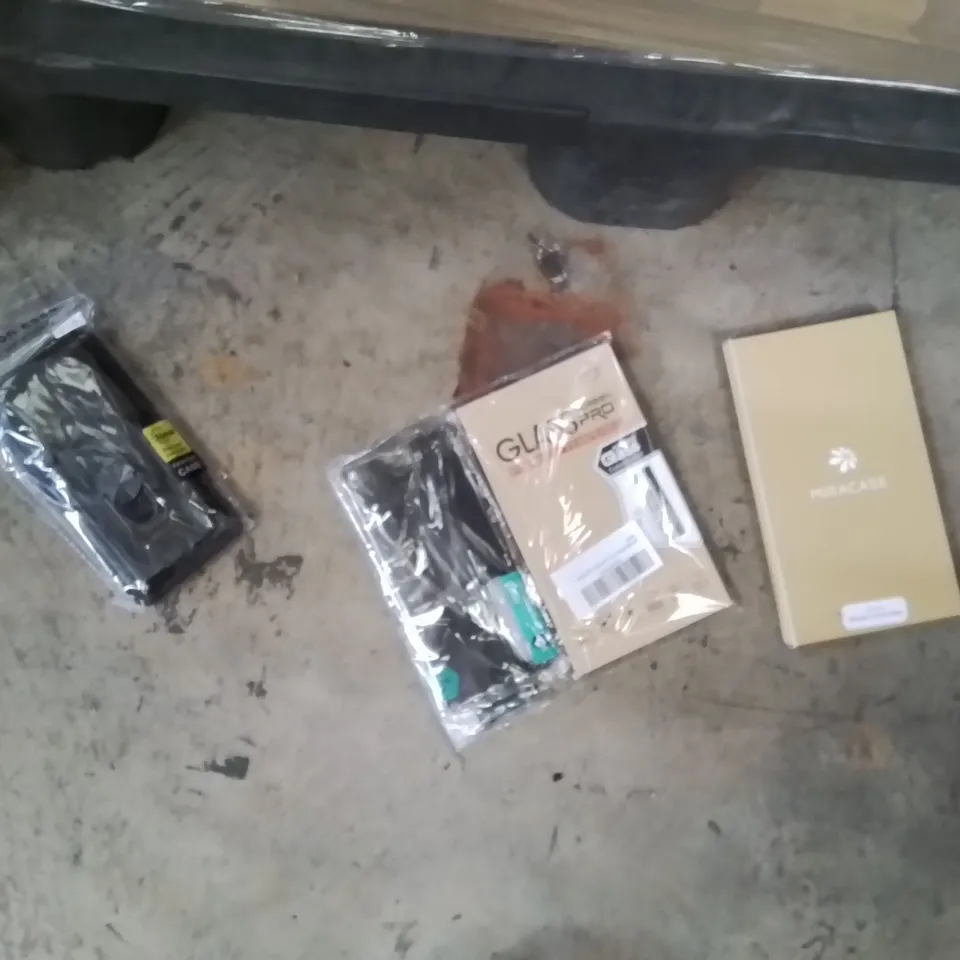 PALLET CONTAINING A LARGE QUANTITY OF PHONE CASES,SCREEN PROTECTORS 