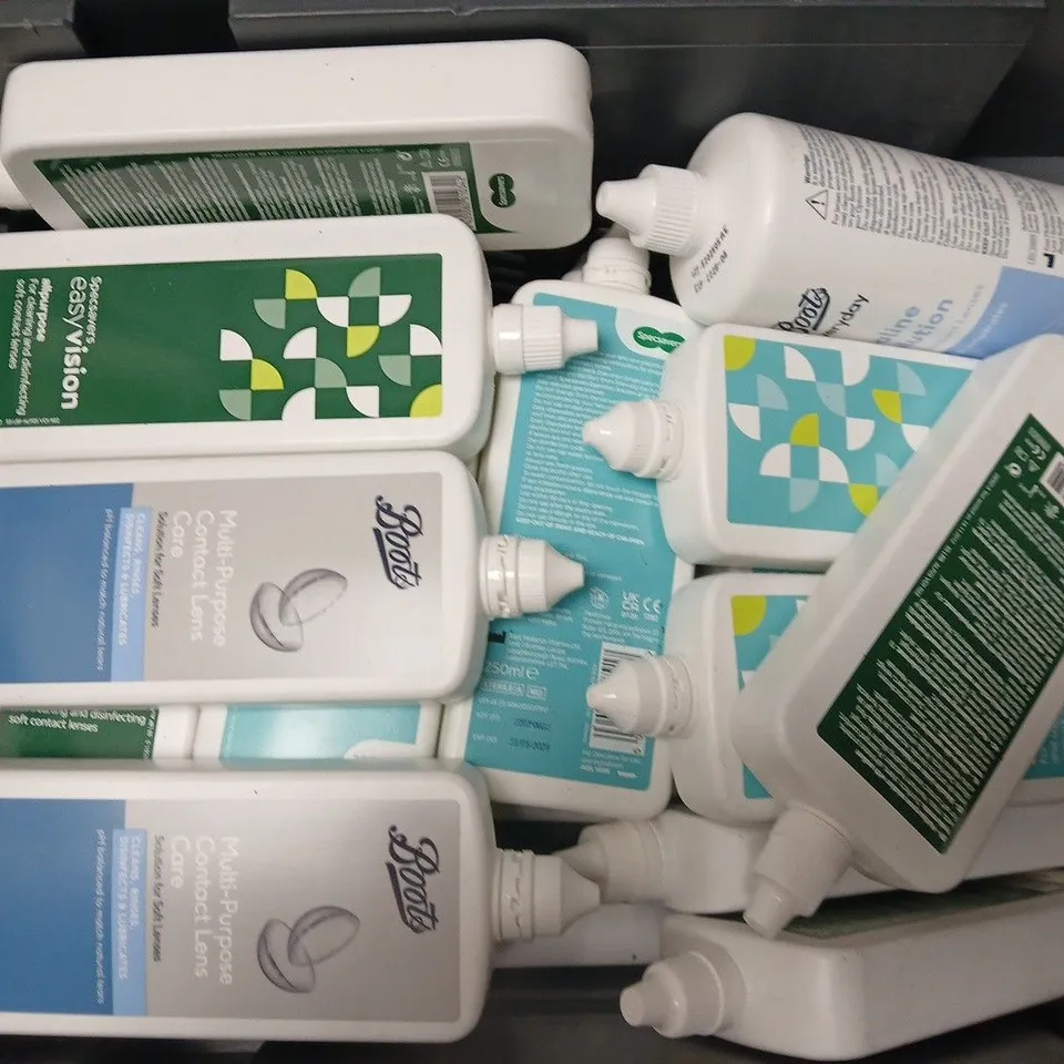 APPROXIMATELY 20 ASSORTED EYECARE & HEALTHCARE PRODUCTS TO INCLUDE BOOTS SALINE SOLUTION, SPECSAVERS EASYVISION ALLPURPOSE, BOOTS MULTI-PURPOSE, ETC - COLLECTION ONLY