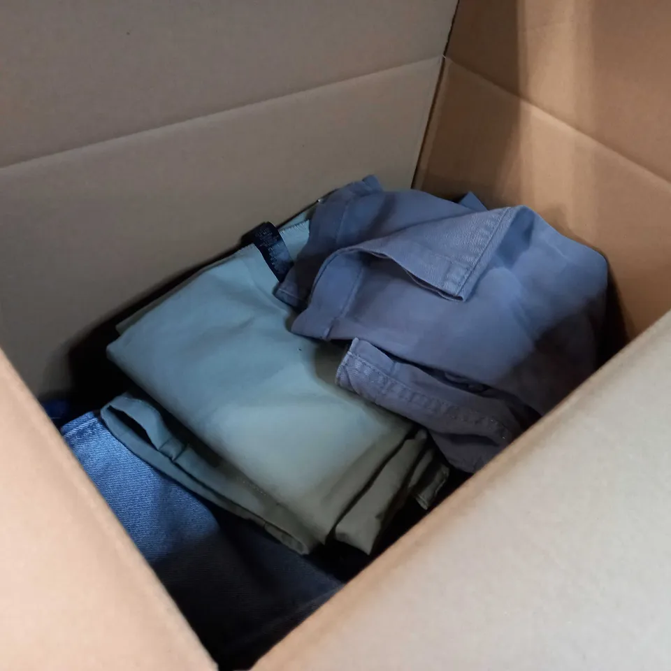 BOX OF APPROX 10 ASSORTED JEANS/DENIM ITEMS VARYING IN SIZE/COLOUR/STYLE