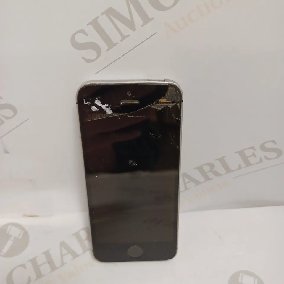 APPLE IPHONE SE (1ST GENERATION) - SILVER