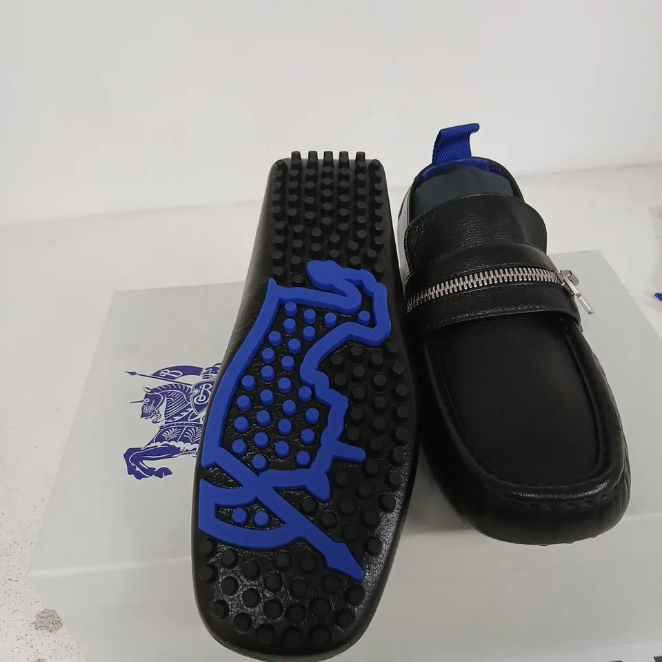 BURBERRY LEATHER SHOE ON RUBBER SOLE – BLACK, UK 7.5 (EU 41.5)