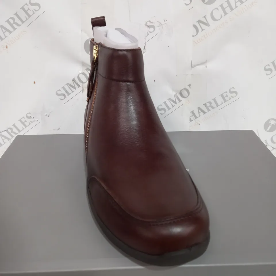VIONIC LOIS BROWN ANKLE BOOTS - UK SIZE 3