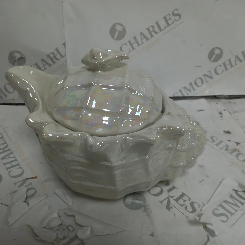 HOMEWORX BY SLATKIN & CO SHELL CERAMIC CANDLE