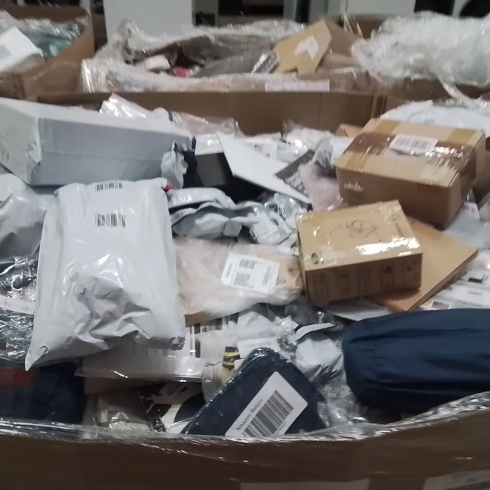 PALLET CONTAINING A LARGE QUANTITY OF TECH,GARDEN,PET,BEAUTY PRODUCTS TO INCLUDE;PHONE CASE,ETHERNET CABLE,CALENDER 