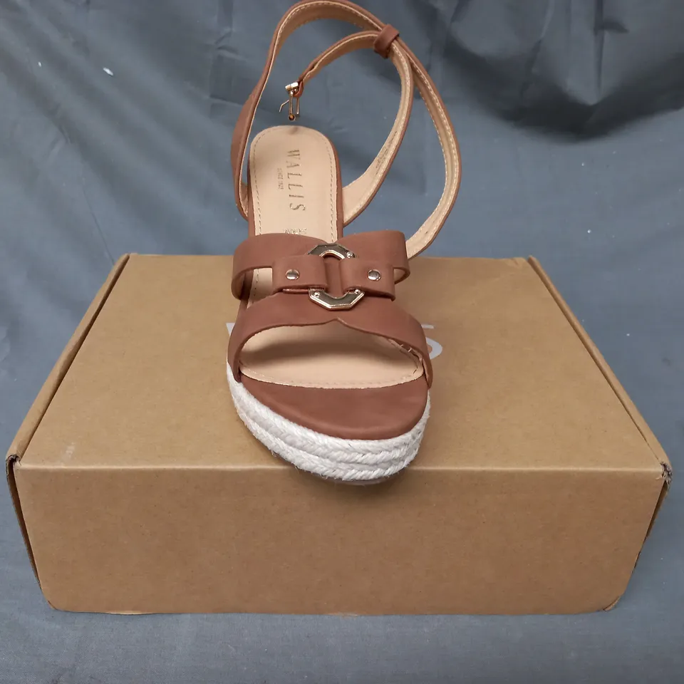 BOXED PAIR OF WALLIS WIDE FIT OPEN TOE CORK WEDGE SANDALS IN DARK TAN SIZE 4