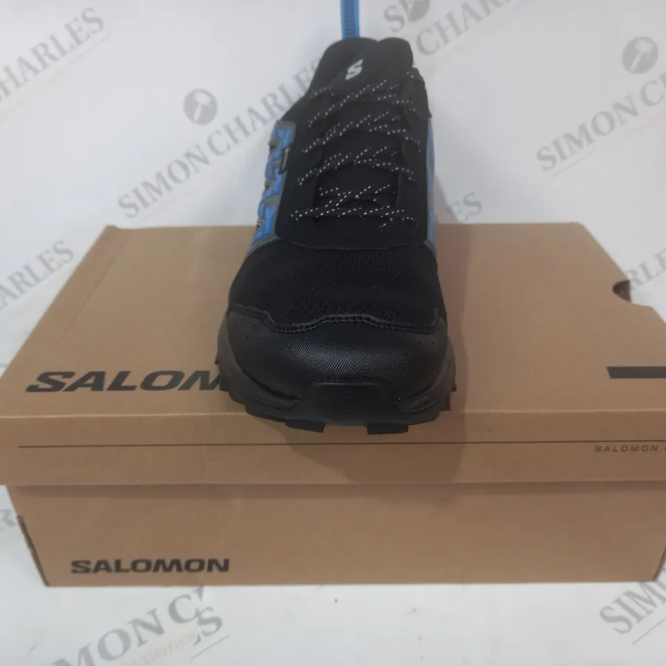 BOXED PAIR OF SALOMON WANDER GTX SHOES IN BLACK/BLUE UK SIZE 10.5