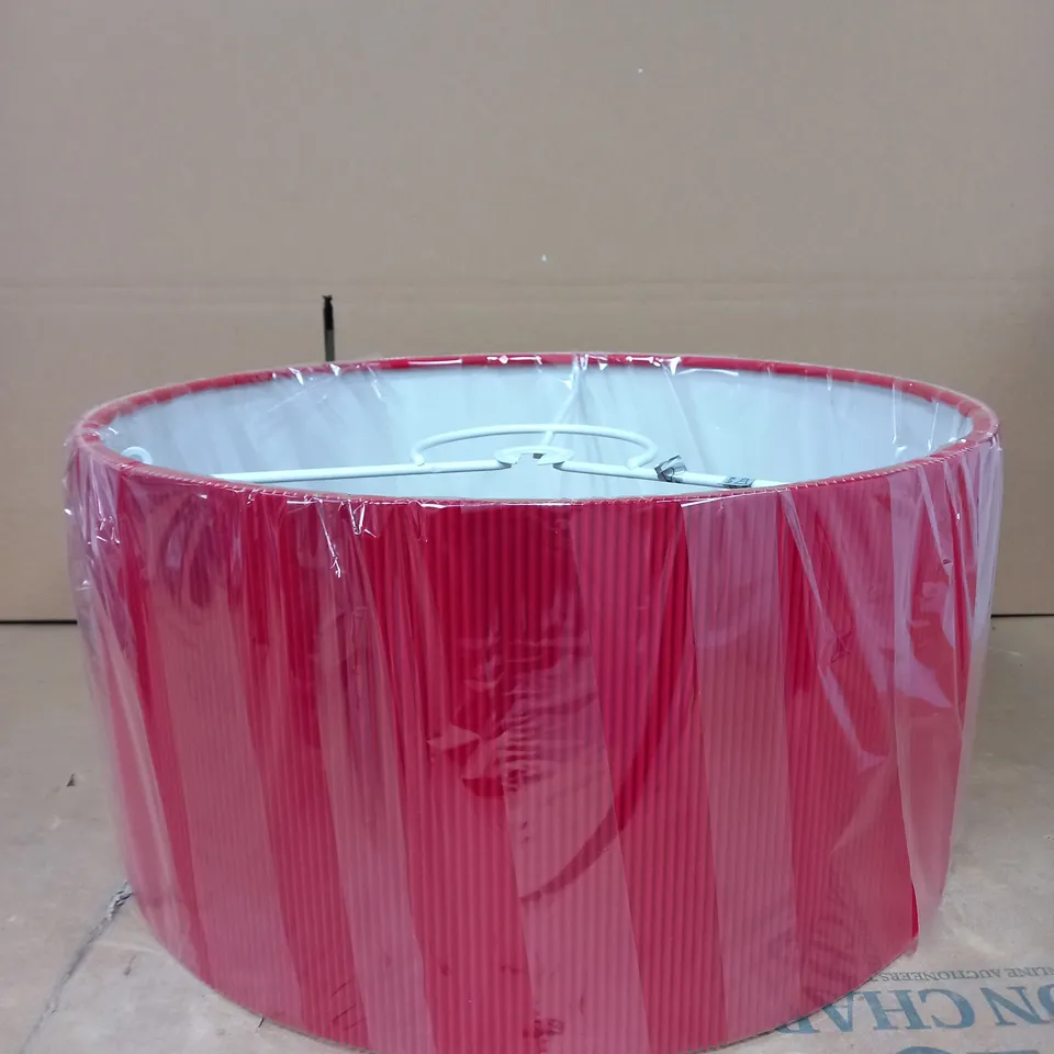 RED RIBBED LIGHTSHADE 40CM