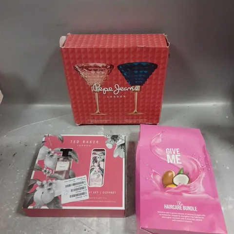 LOT OF 3 ASSORTED COSMETIC BOXSETS TO INCLUDE - PEPE JEANS EAU DE PARFUM DUO - TED BAKER POLLY DUO GIFT - GIVE ME HAIRCARE BUNDLE