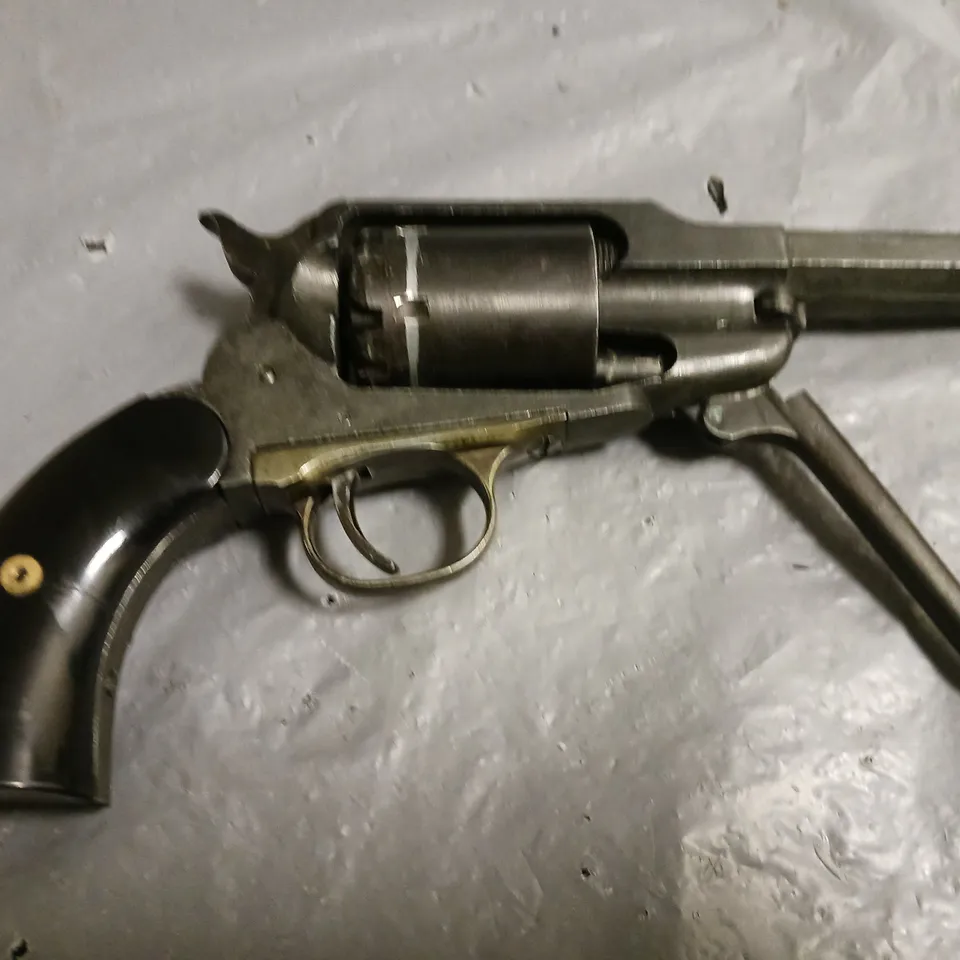 REMINGTON MODEL 1858 REPLICA GUN