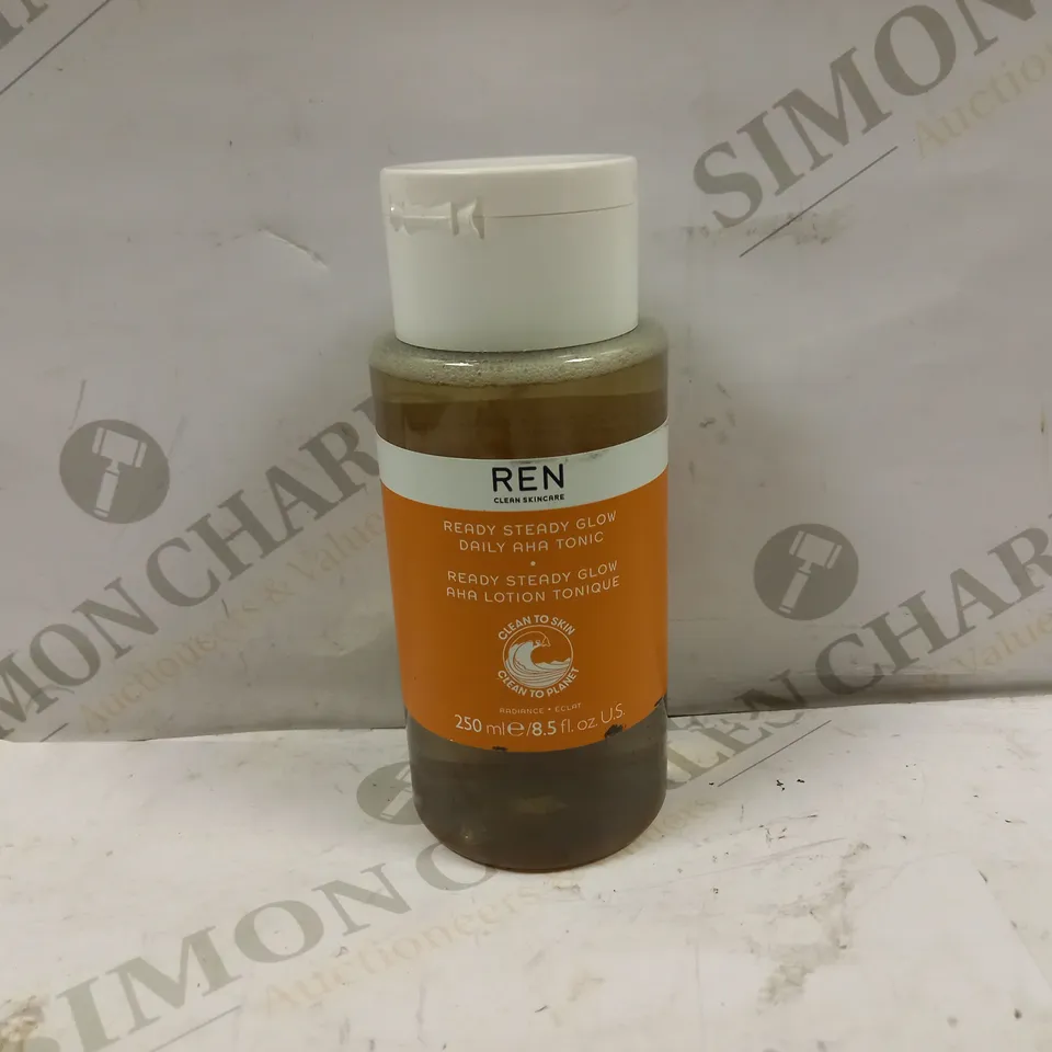REN READY STEADY GLOW LOTION TONIC