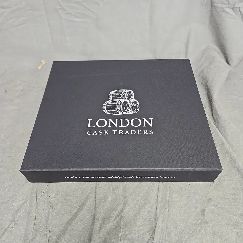 LONDON CASK TRADERS WHISKY INVESTMENT GIFT SET – NOTEBOOK, WHISKY STONES & LEATHER FLASK