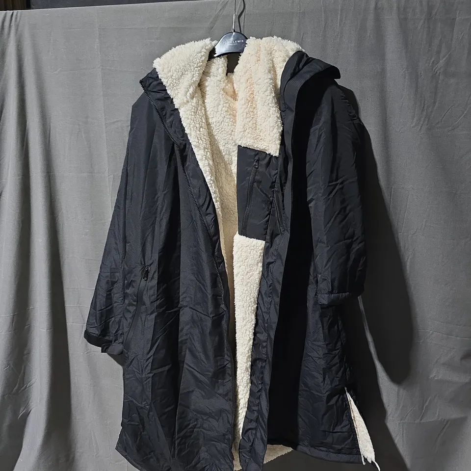 BOX OF APPROXIMATELY 25 ASSORTED CLOTHING ITEMS TO INCLUDE: YOURS BEIGE HOODED FLEECE, UNBRANDED TRACKSUIT BOTTOMS AND FUR LINED BLACK PARKA.