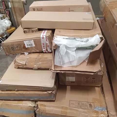 PALLET OF ASSORTED INCOMPLETE FURNITURE INCLUDING - STORAGE BENCH, SIDEBOARD, TRIPLE WARDROBE