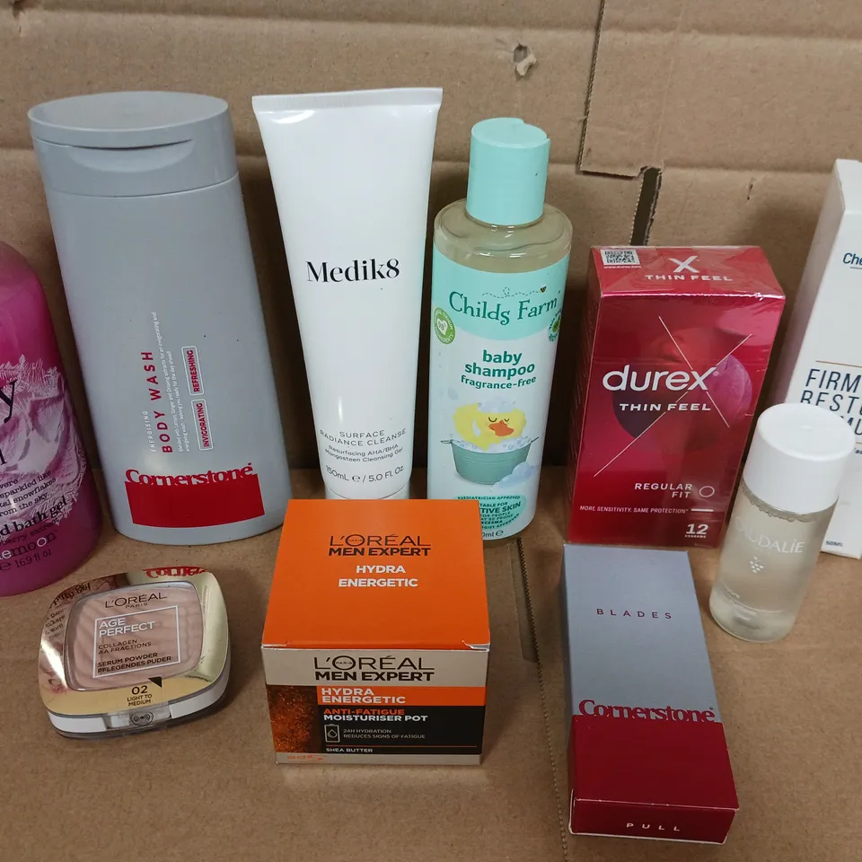 APPROX 12 ASSORTED BEAUTY PRODUCTS TO INCLUDE MEDIK8 CLEANSER, CHILD'S FARM SHAMPOO, L'OREAL SERUM POWDER, ETC 