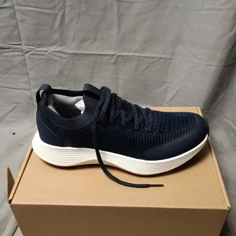 ALLBIRDS NAVY KNIT SNEAKERS – BOXED SIZE W8