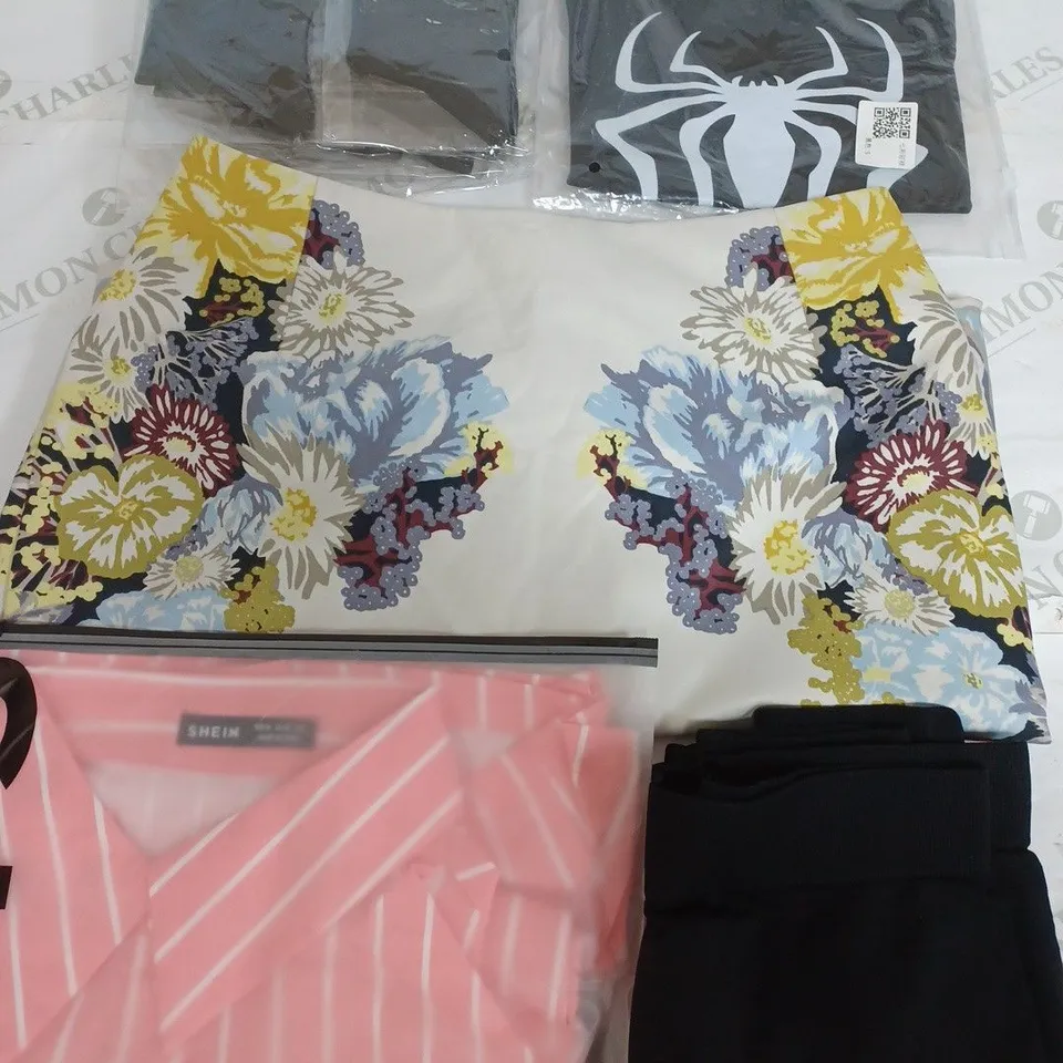 BOX OF APPROXIMATELY 25 ASSORTED CLOTHING ITEMS TO INCUDE - SOCKS , LEGGINGS , T-SHIRT ETC