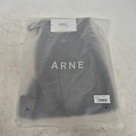 BAGGED ARNE CAVOUR TEXTURED SHORT IN GREY - LARGE
