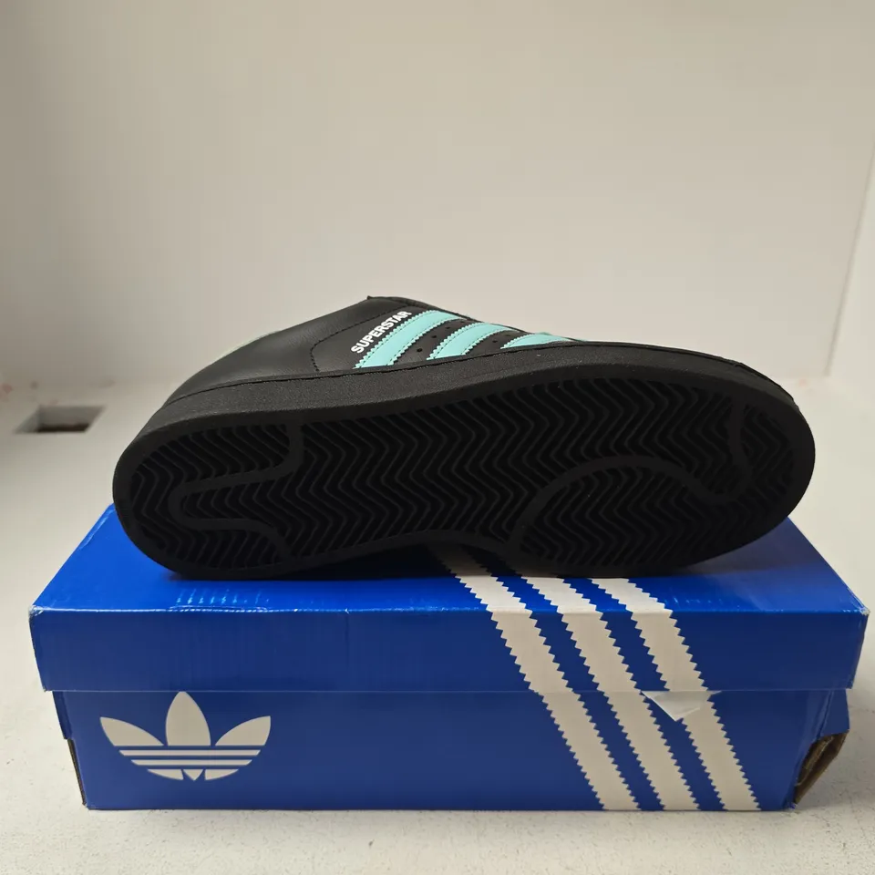 ADIDAS SUPERSTAR UK 7 TRAINERS BOXED