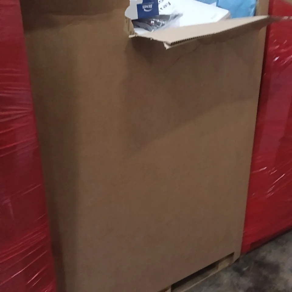 PALLET OF ASSORTED ITEMS TO INCLUDE - TOILET SEAT, STEEL TRAY, DOG GRASS PAD WITH REST