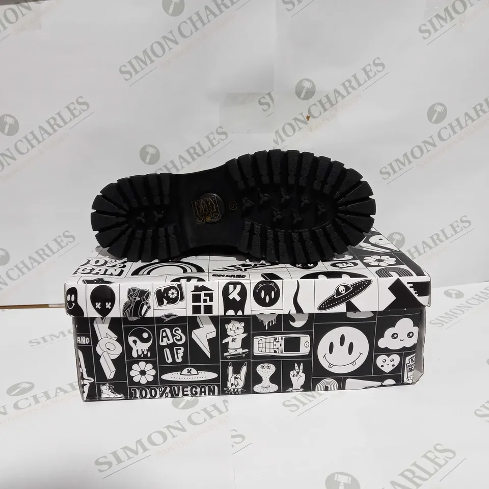 KOIGANG SILENT OWL PENTAGRAM LOAFERS IN BLACK - SIZE 5