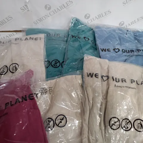 APPROXIMATELY 9 CLOTHING ITEMS INCLUDING DRESSES