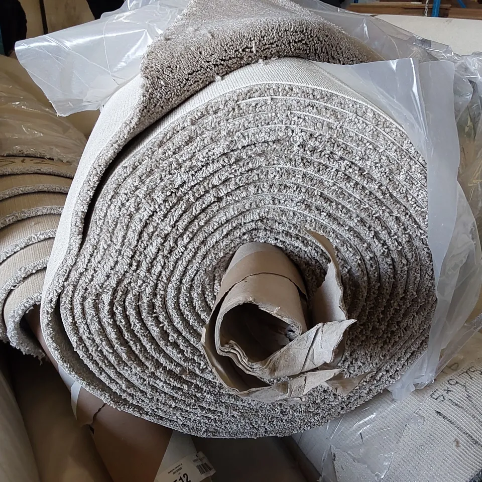 ROLL OF QUALITY ULTIMATE IMPRESSIONS FORTUNE CARPET // SIZE: APPROX 4 X 13.58m