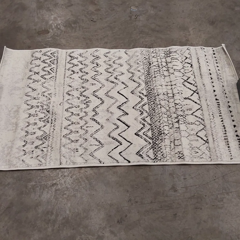 GUNNER VINTAGE DESIGN WITH SKANDI PATTERN CREAM RUG // 80 X 150CM