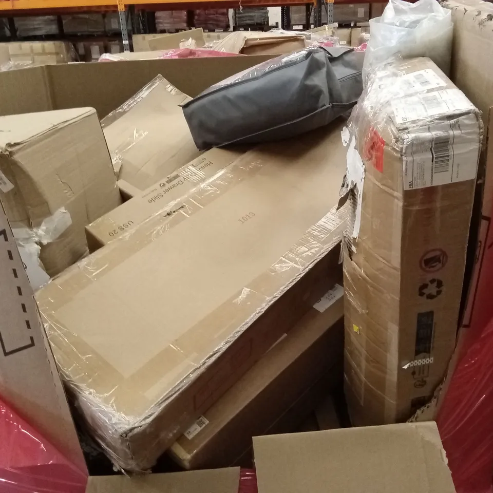 PALLET OF ASSORTED HOUSEHOLD GOODS AND PRODUCTS TO INCLUDE; WEIGHTED BLANKET, CORNER COMPUTER DESK, BOXED FURNITURE ETC 