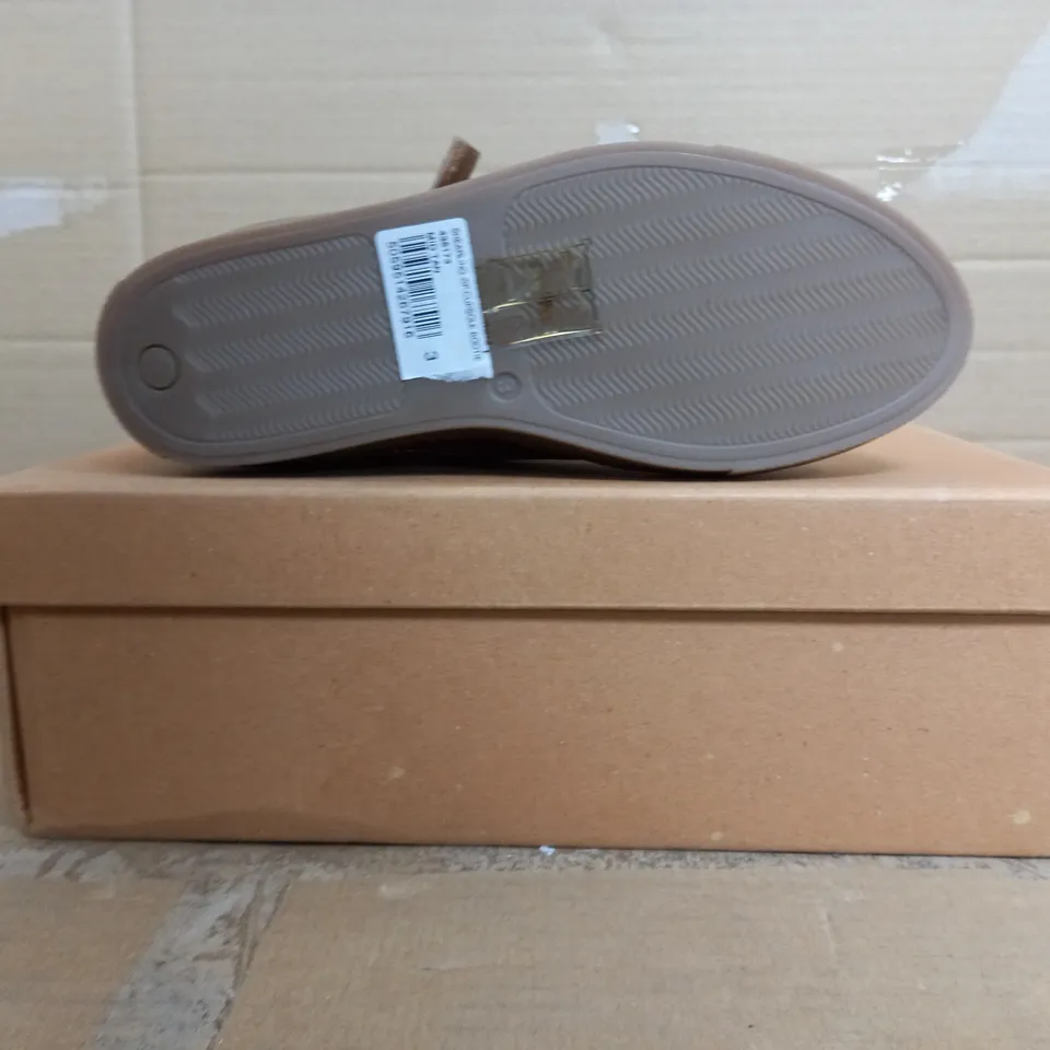 BOXED WHITE STUFF BOOTIES IN TAN SIZE 3