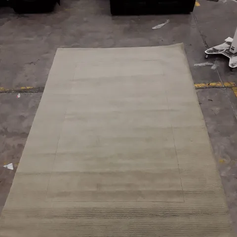 QUALITY DESIGNER AREA RUG // APPROX SIZE: 200 x 290cm