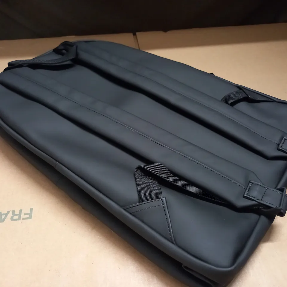 RAINS BLACK FIELD BAG