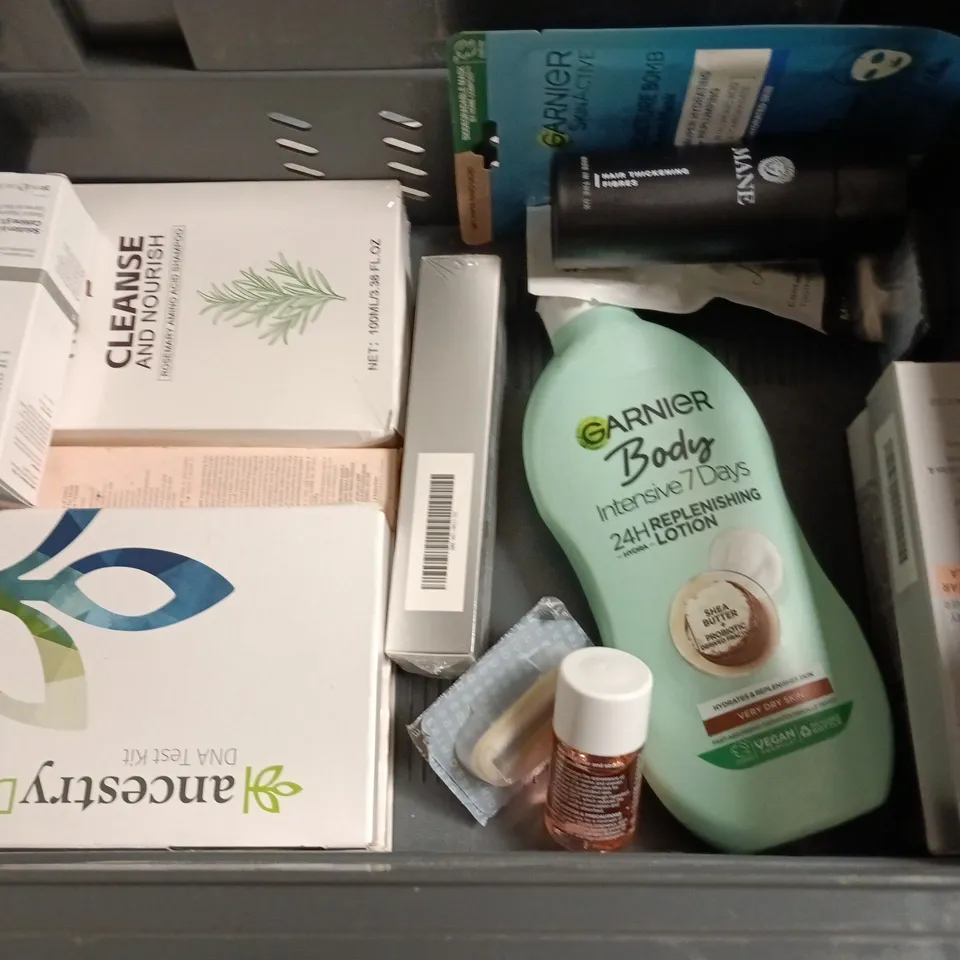 LOT OF APPROXIMATELY 25 ASSORTED HEALTH AND BEAUTY ITEMS TO INCLUDE KIKO, PALMERS AND RASCALS