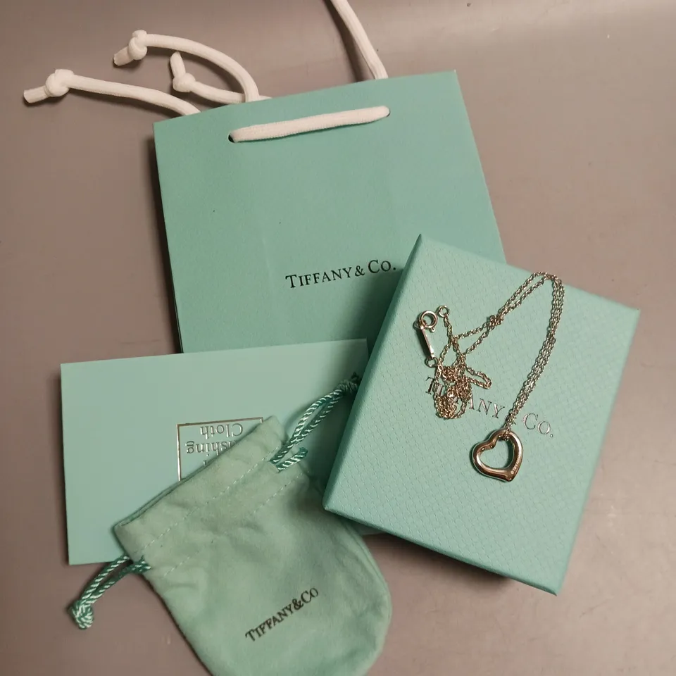 TIFFANY&CO NECKLACE IN SILVER HEART DESIGN INCLUDES BOX, POUCH, POLISHING CLOTH AND GIFT BAG