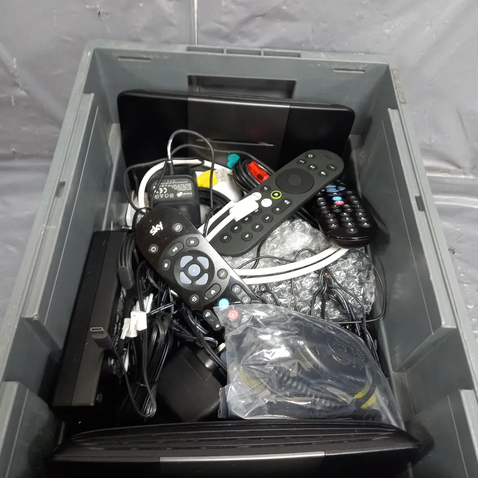 APPROXIMATELY 10 ASSORTED ELECTRICAL PRODUCTS TO INCLUDE USB CABLES , TV BOXES, ETC 