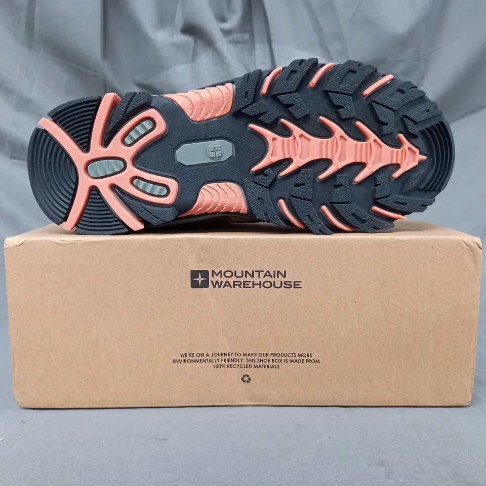 BOXED PAIR OF MOUNTAIN WAREHOUSE WALKING BOOTS IN GREY/ORANGE UK SIZE 5