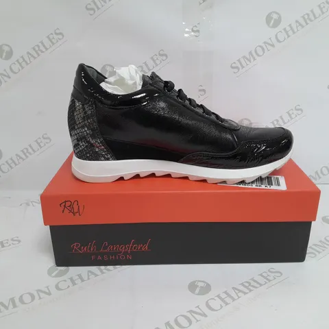 BOXED PAIR OF RUTH LANGSFORD WEDGE TRAINERS IN BLACK SIZE 7