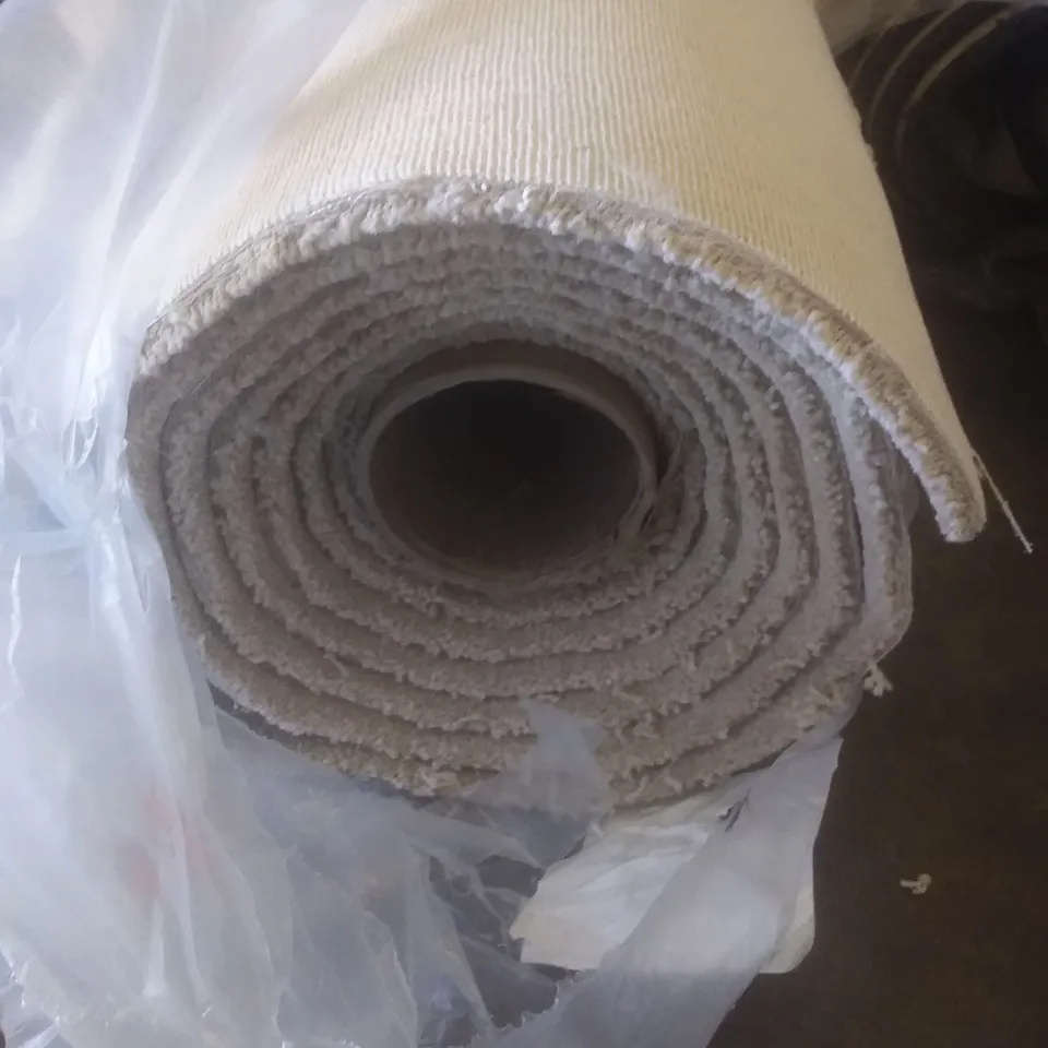 ROLL OF QUALITY FIRST IMPRESSIONS CLEAN CUT CARPET APPROXIMATELY 4.2X21M