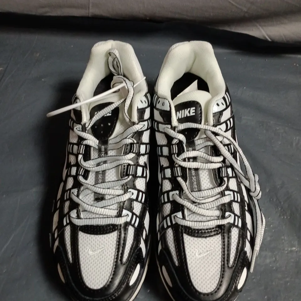PAIR OF NIKE P-6000 TRAINERS – UK SIZE 5