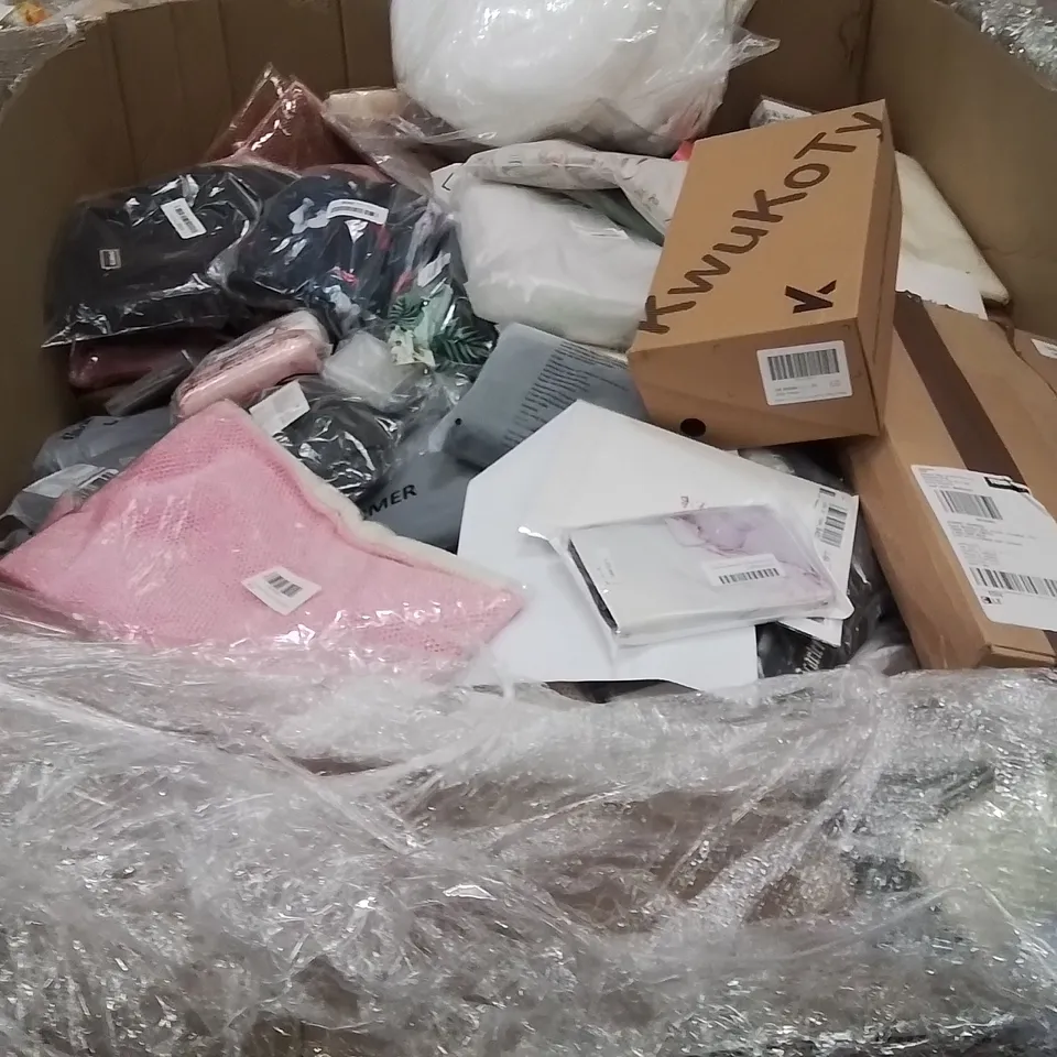 PALLET OF MIXED FASHION,TECH ACCESSORIES,HOMEWARE TO INCLUDE;SMART KEYBOARD CASE,TRAINERS,SUN GLASSES