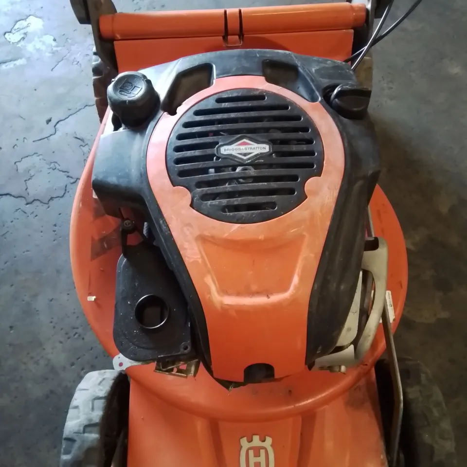 HUSQVARNA BRIGGS & STRATTON PETROL LAWNMOWER.