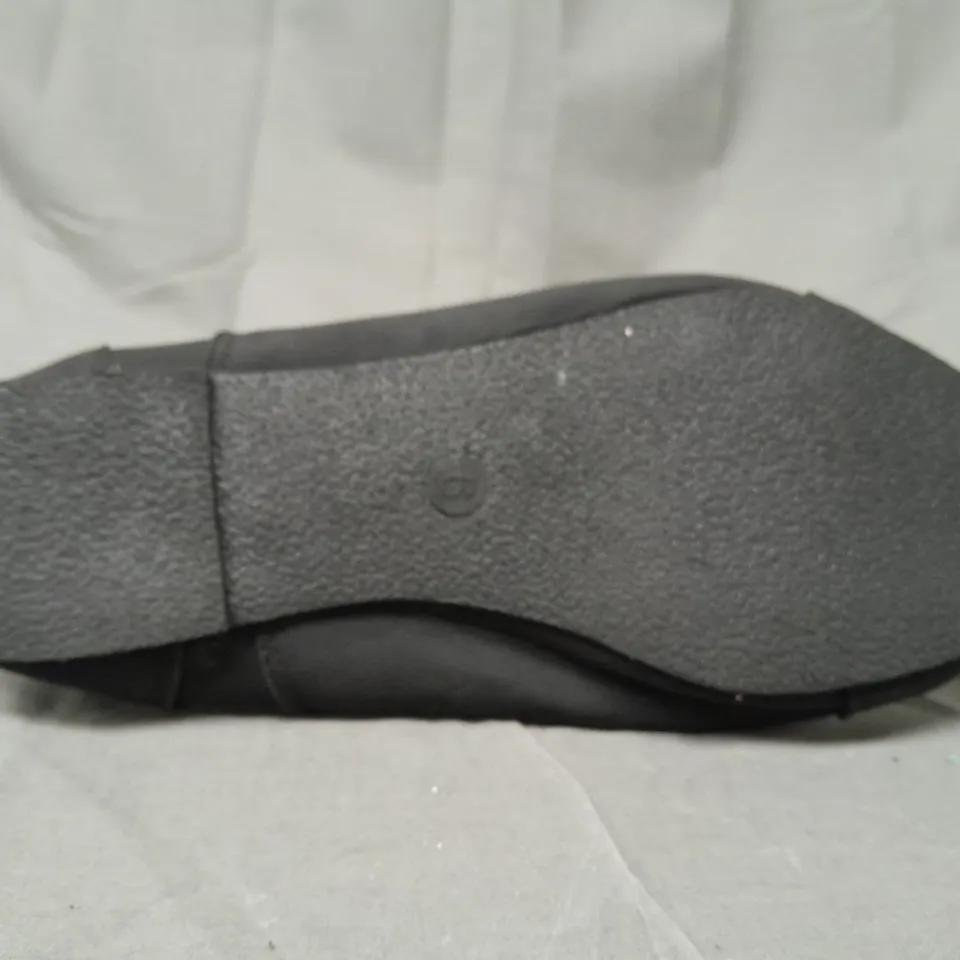 BOX OF APPROXIMATELY 15 PAIRS OF DESIGNER SHOES IN BLACK - VARIOUS SIZES