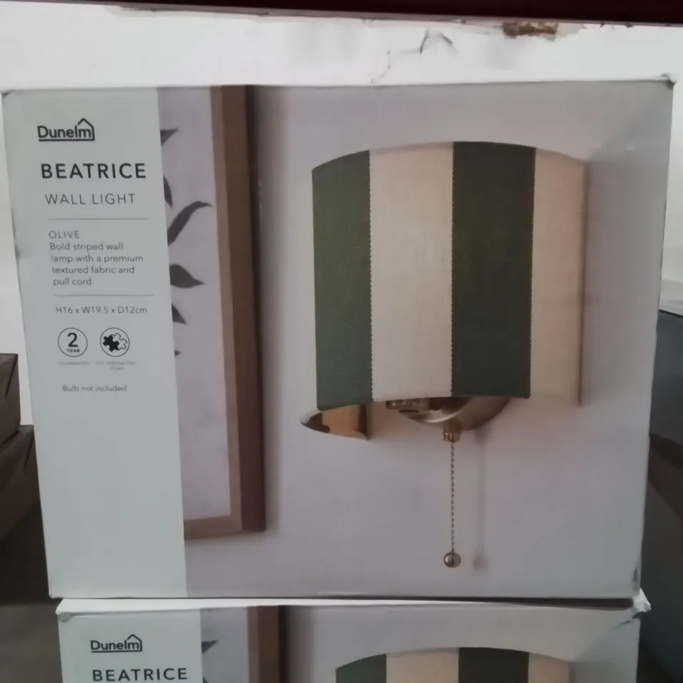 BOXED BEATRICE WALL LIGHT OLIVE 